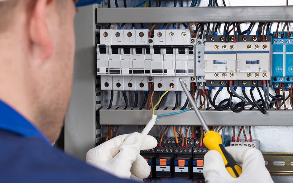 un électricien Paris 7